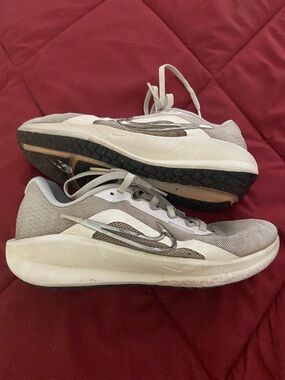 Nike Women's Sneakers - Beige & White
